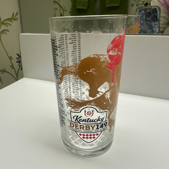 Kentucky Derby 149 Glass Tumbler - Red and Brown Design - Picture 1 of 5